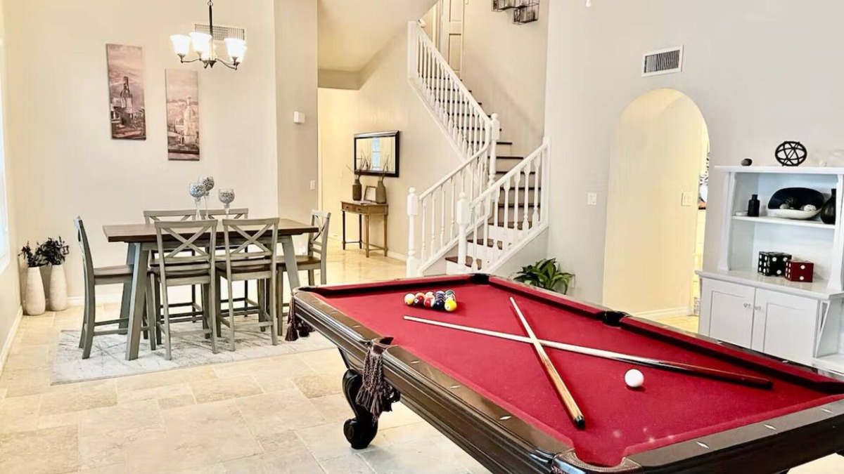 Artemina House | Charming 3-bedroom house in Gilbert by beautiful lakes with AC