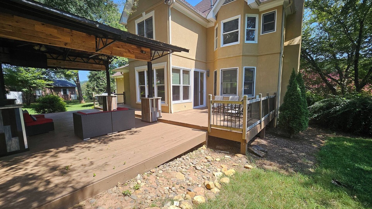 Hickory House | Charming 3-bedroom house with WiFi, AC in serene Hickory