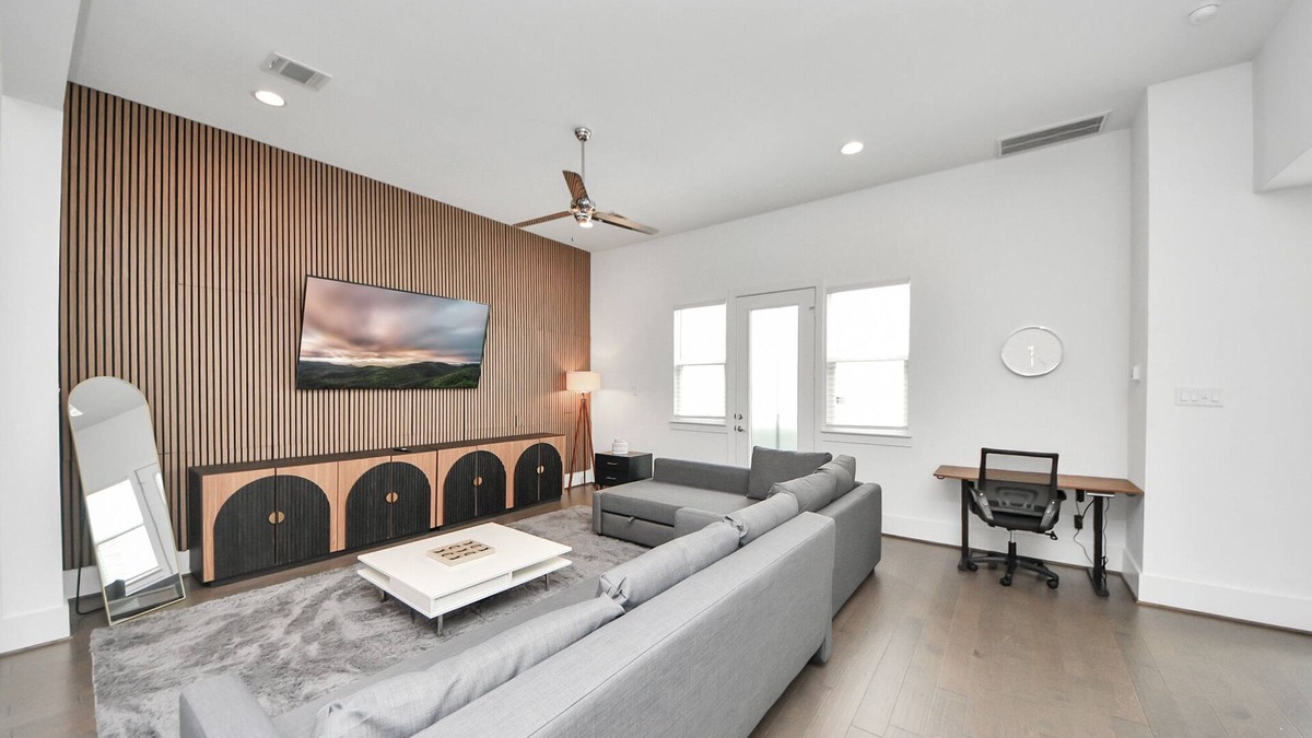East Downtown Houston House | Charming 3-bedroom house with fitness equipment in brilliant Houston