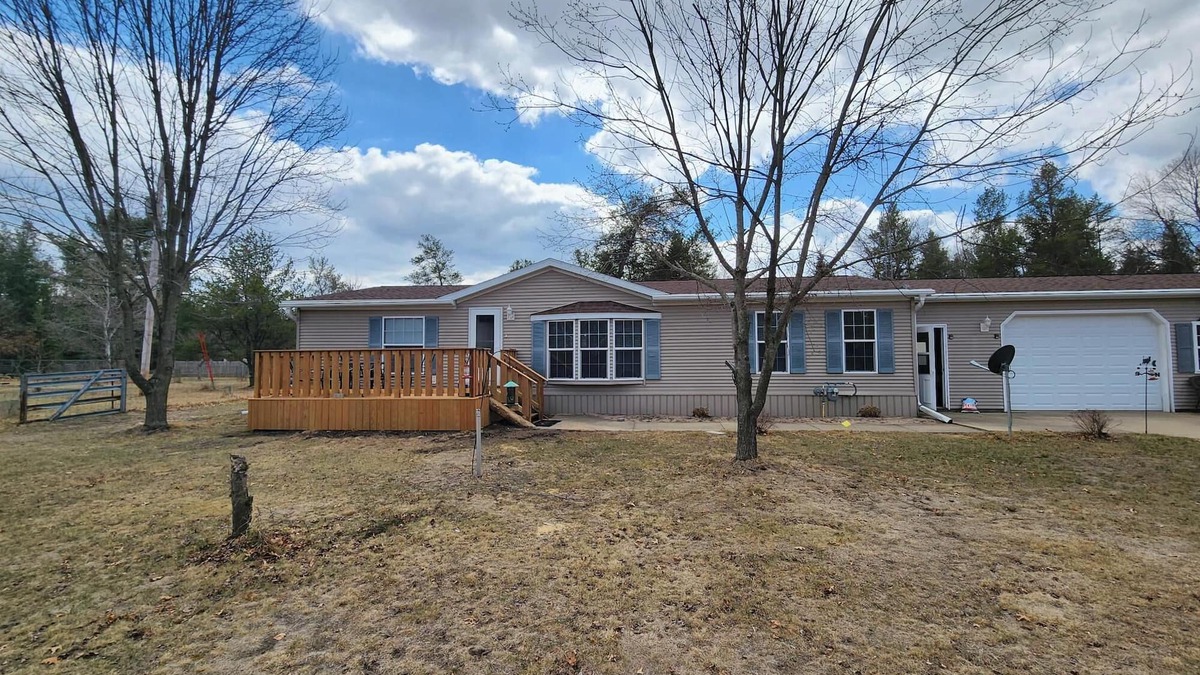 Necedah House | Charming 3-bedroom house with WiFi, AC in serene Necedah