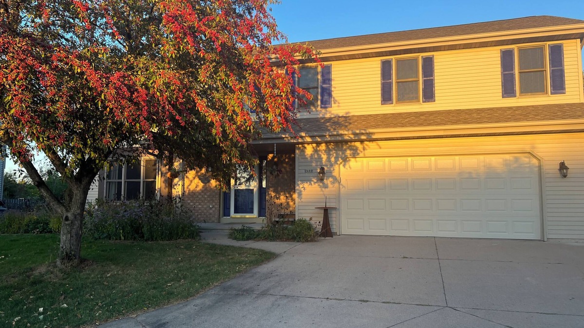 Oshkosh House | Charming 3-bedroom house with WiFi and AC in Oshkosh close to EAA