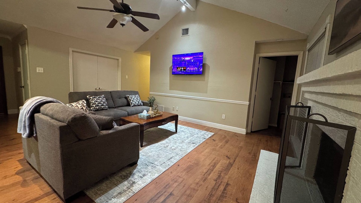 Rowlett House | Charming 3 Bedroom House In Rowlett Near Lake
