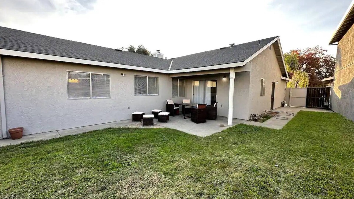Turlock House | Charming 3-bedroom house with AC, WiFi in adorable Turlock. Dining and Hospitals