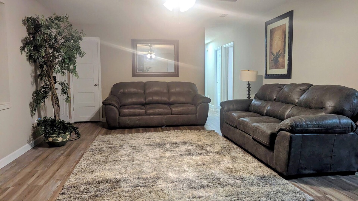 Albany House | Charming 3-bedroom house in Albany sleeps 12 guest