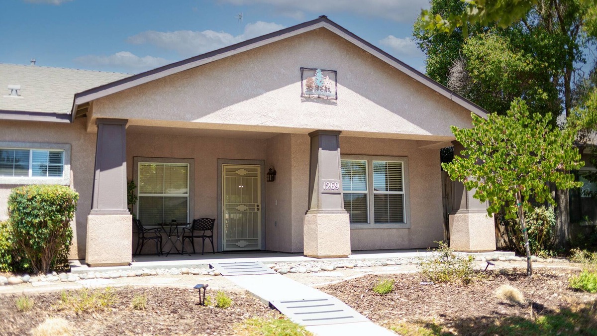 Exeter House | Charming 3-bedroom house in pleasant Exeter. Near the Sequoias.