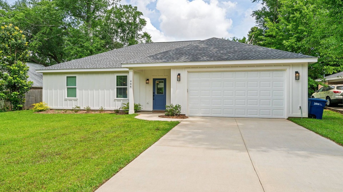 Foley House | Charming 3-bedroom house in brilliant Foley with AC, WiFi