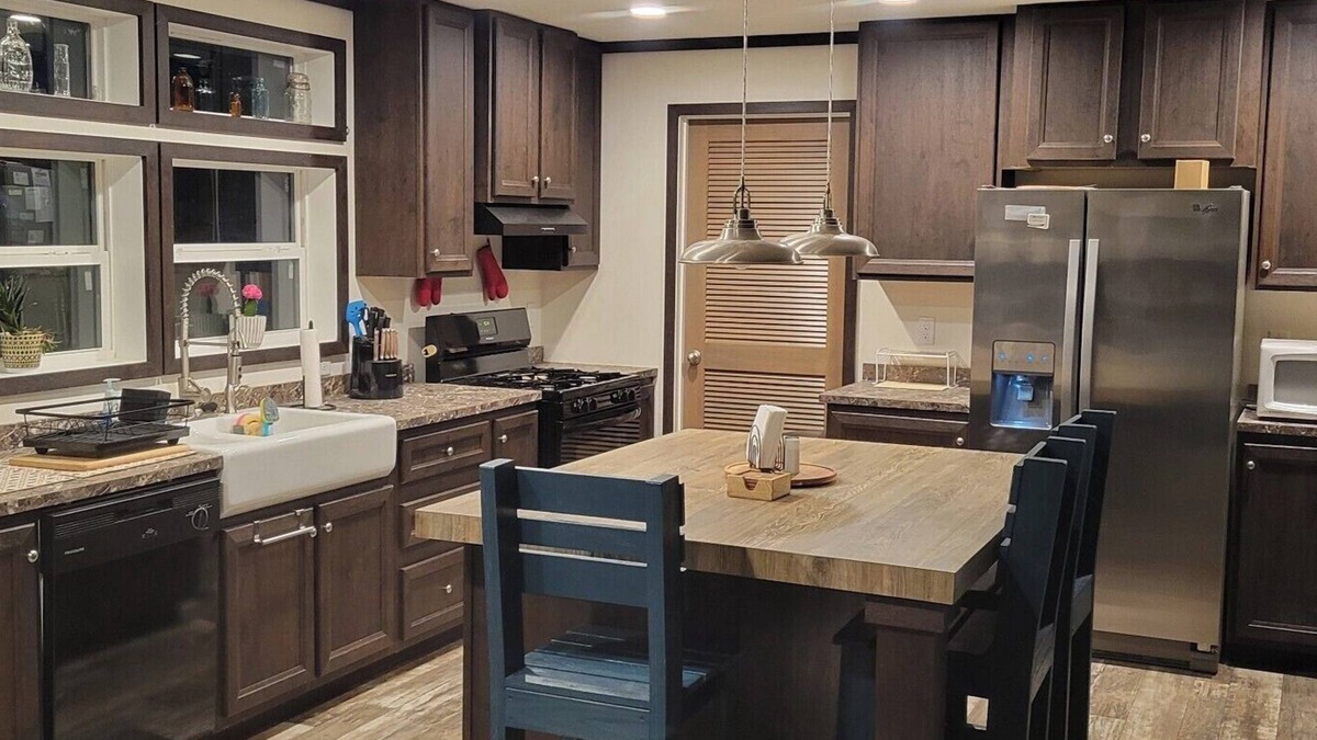 Oaks Corners House | Charming 3-bedroom house with AC and WiFi in serene Geneva