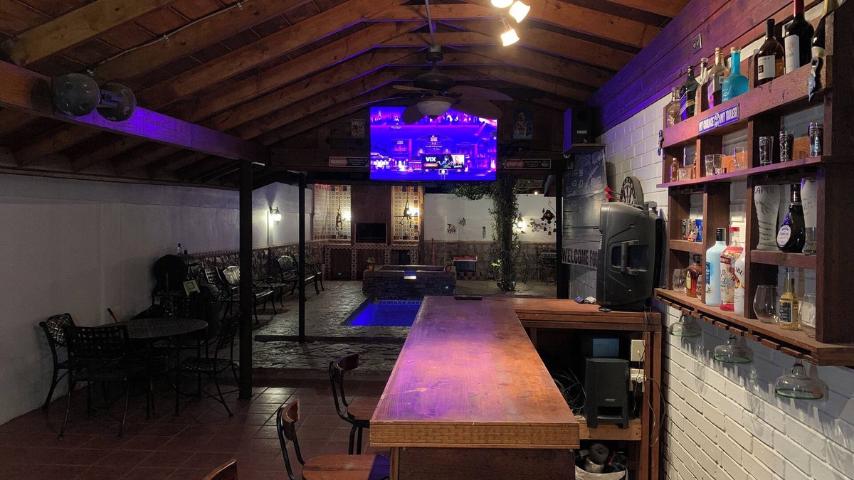 Bonanza House | Charming 3-bedroom house with WiFi and AC in fabulous Laredo,