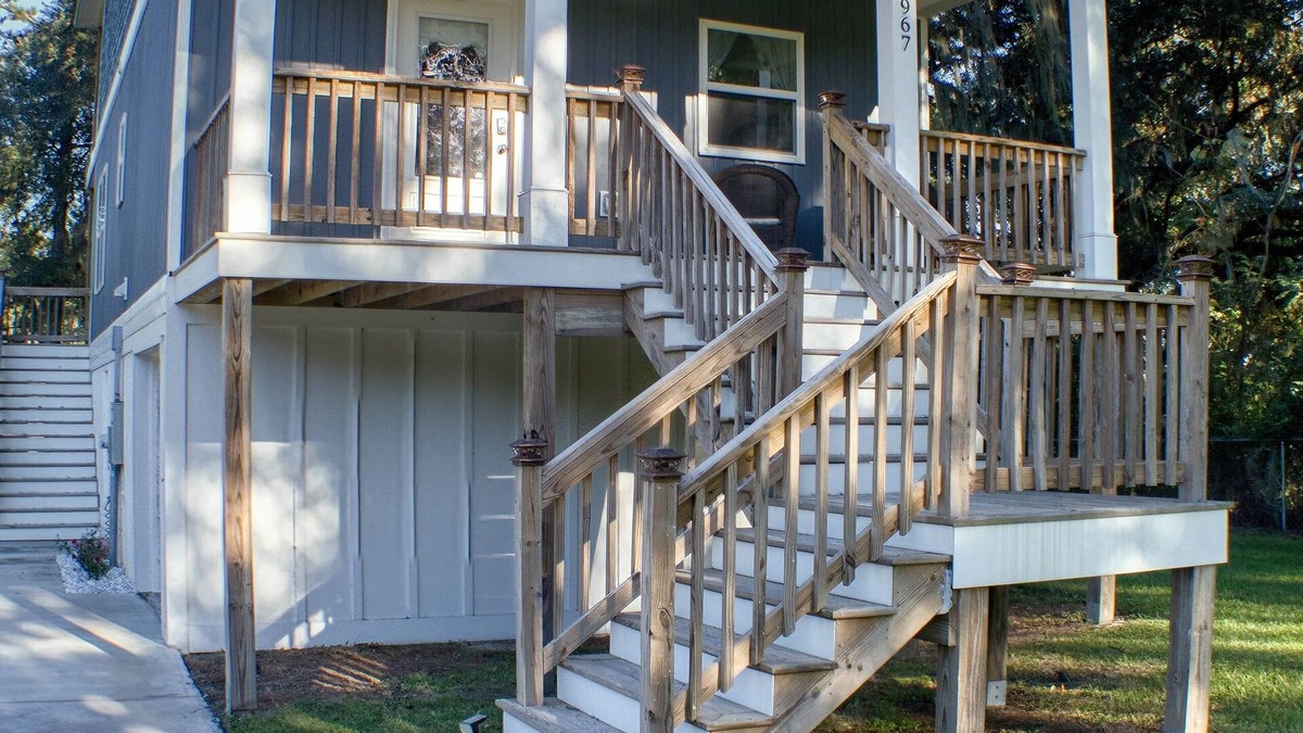 Midway House | Charming 3-bedroom house on saltwater creek in peaceful Midway