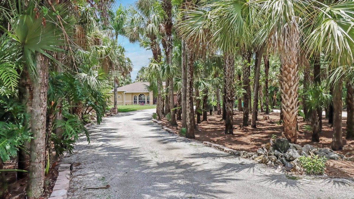 Rural Estates House | Charming 3-bedroom house with AC, WiFi in beautiful Naples
