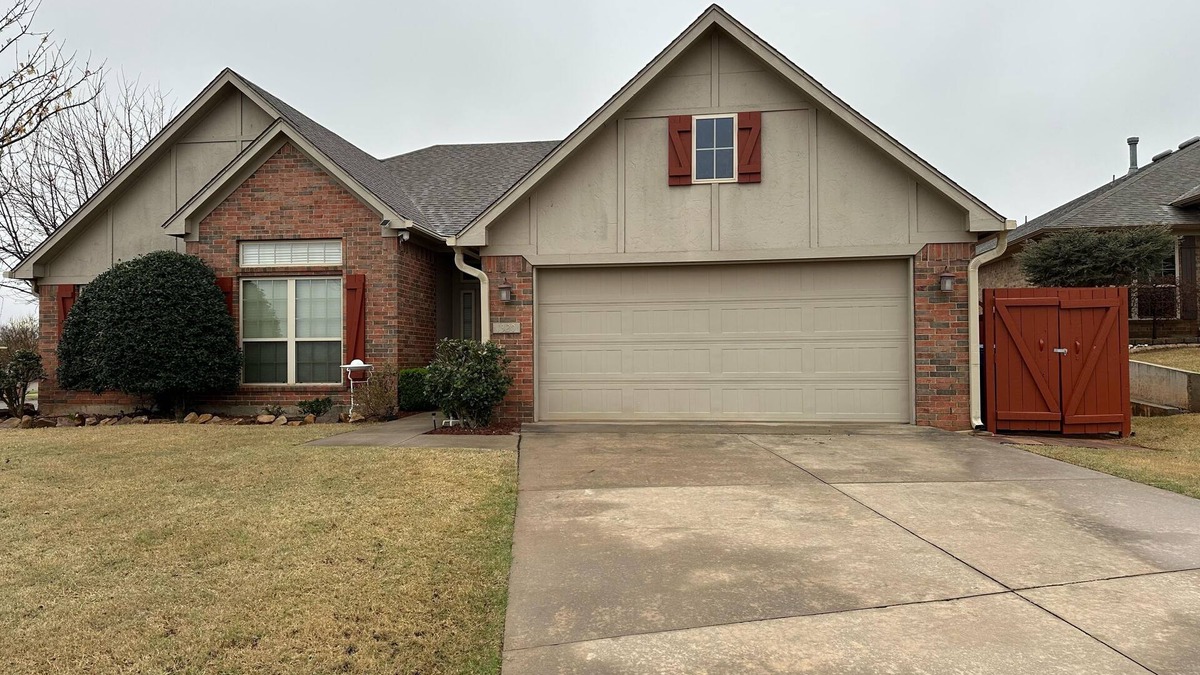 Norman House | Charming 3-bedroom house with AC, fitness room, WiFi in Norman