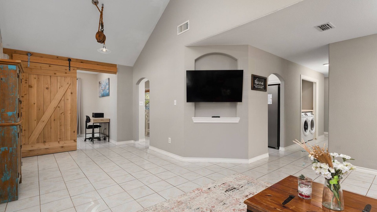 Olmito House | Charming 3-bedroom house with Tesla charger WiFi and AC in Olmito Tx