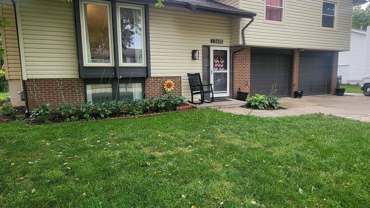 Omaha House | Charming 3-bedroom house in lovely Omaha. For Families, backyard, and parking.