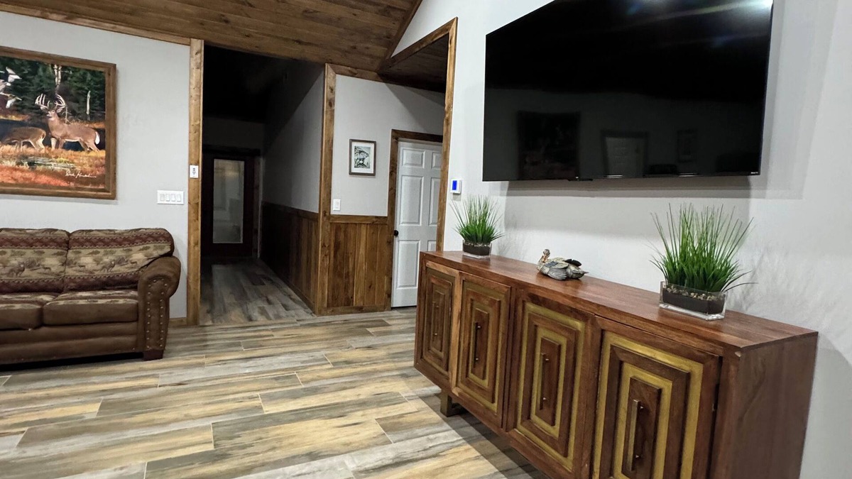 Sardis House | Charming 3-bedroom house with WiFi, AC in nice Sardis