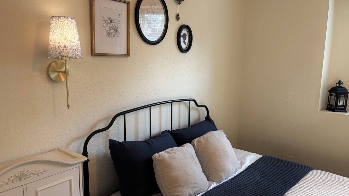 Spring House | Charming 3 bedroom house in Houston with AC,WiFi 18 minIAH Bush-Woodlands