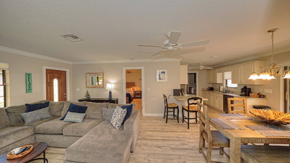 Stuart House | Charming 3-bedroom house in delightful Stuart on a quiet dead end street.