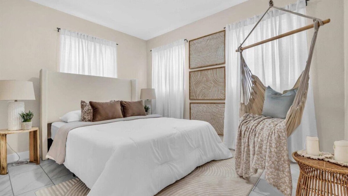 Tampa House | Charming 3-bedroom house in fabulous Tampa. just minutes from Busch Gardens