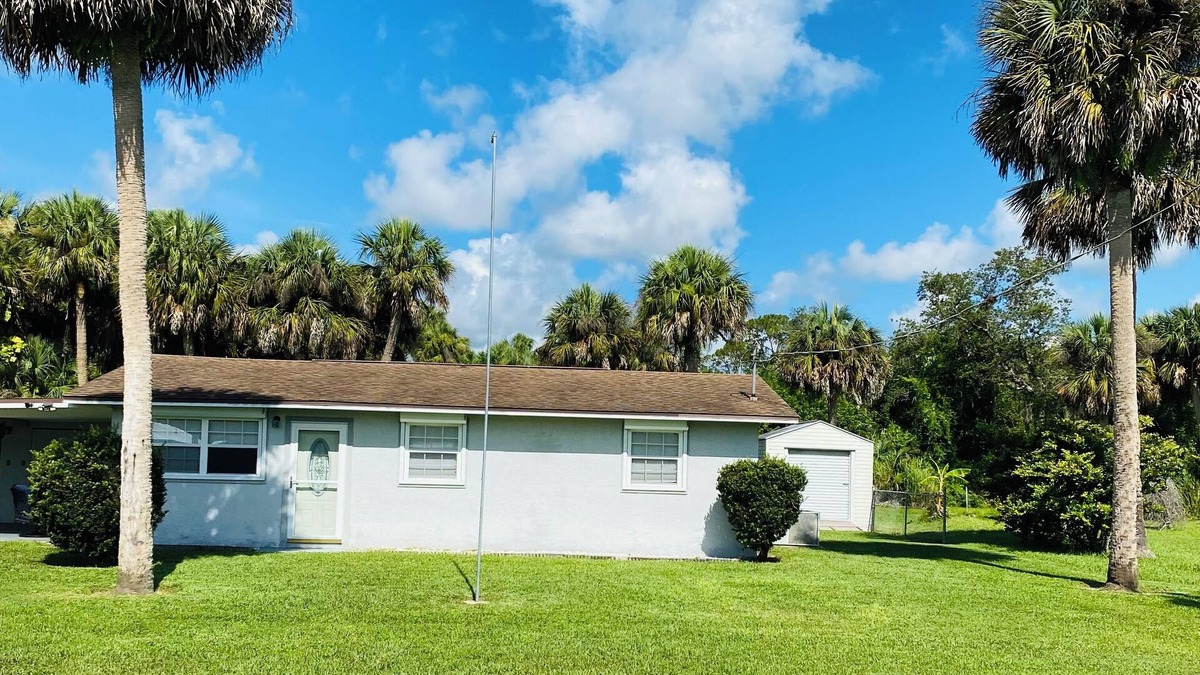 Alva House | Charming 3-bedroom house with AC, WiFi in peaceful Alva