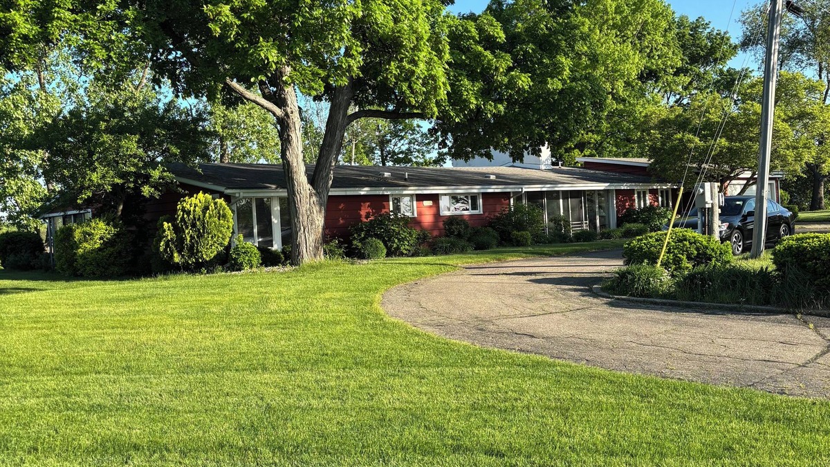 Coldwater House | Charming 3-bedroom lake house with WiFi, AC in Coldwater on Morrison Lake.