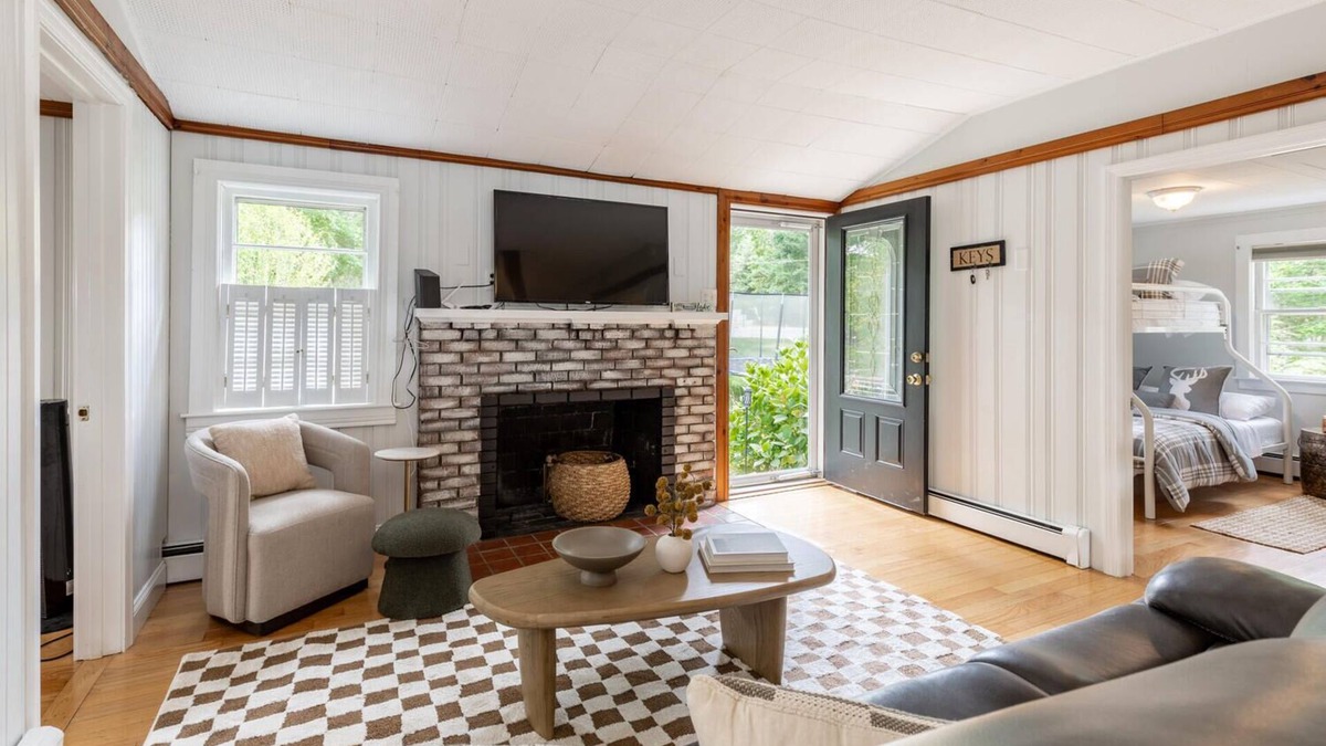 Mashpee House | Charming 3-bedroom lake house in wonderful Mashpee