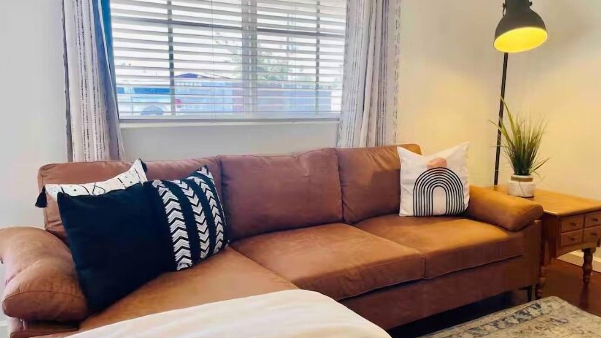 Yuma House | Charming 3 Bedroom Mid-Century Modern Home with Gym & Game Room