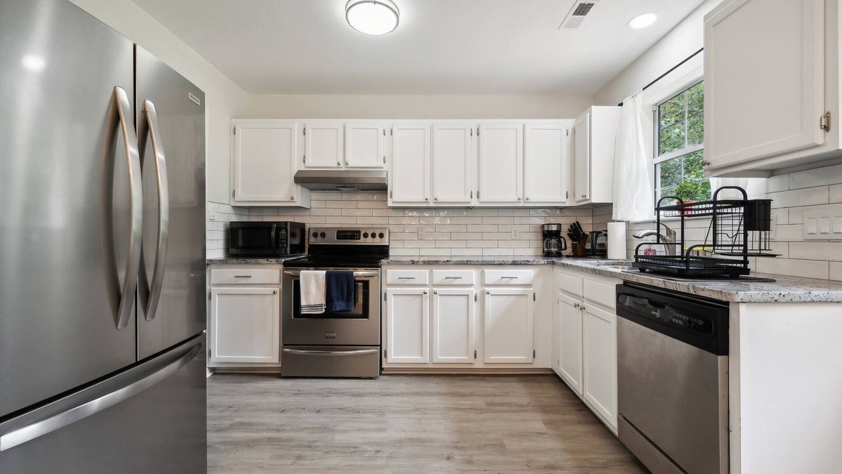 Harrisburg House | Charming 3-Bedroom Retreat with Fire Pit ~10min to UNCC