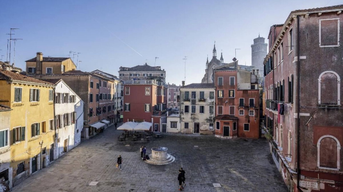 Dorsoduro Apartment | Charming 3-Bedroom Retreat in Central Venice with South-Facing Views
