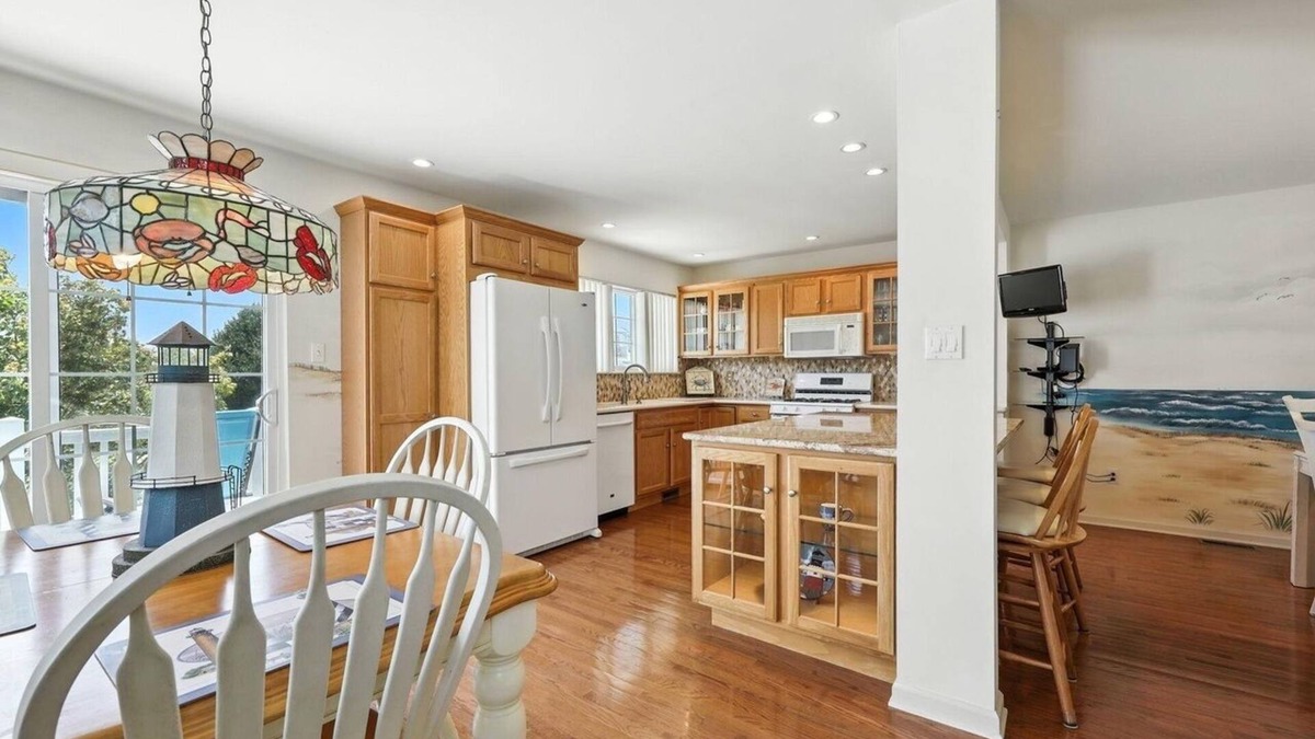 Southend House | Charming 3-bedroom townhome in Brigantine