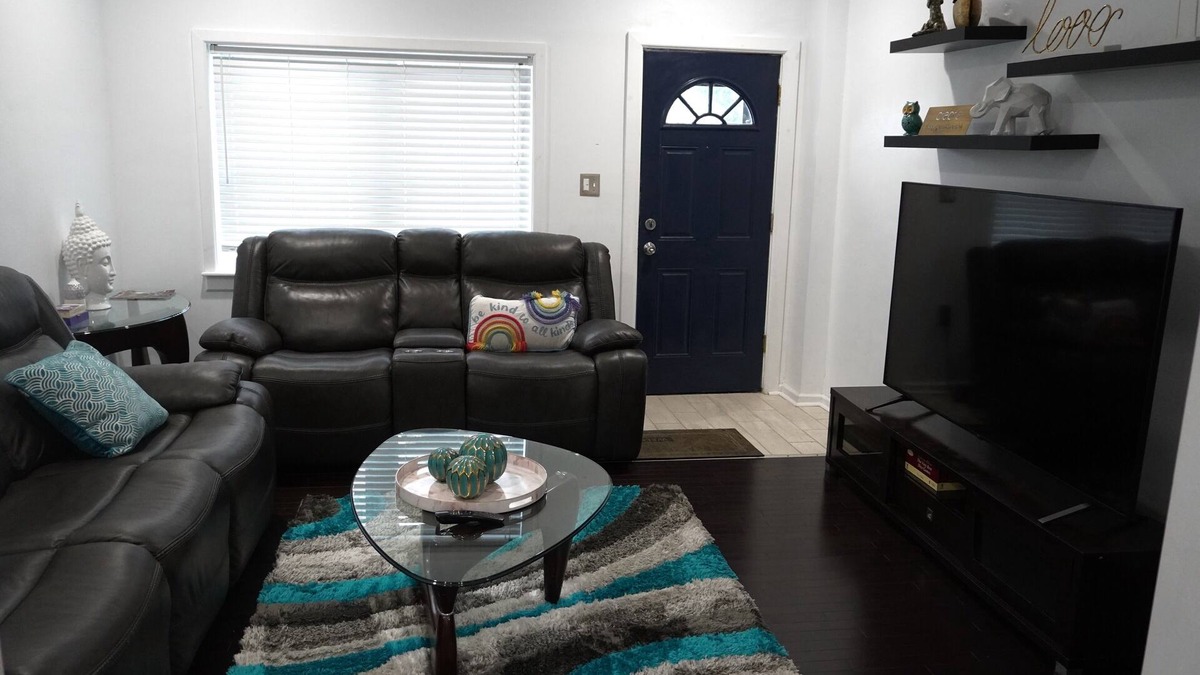 St. Paul's Park House | Charming 3-bedroom townhome with AC, Fiber optics WIFI, & Dedicated Work Space.