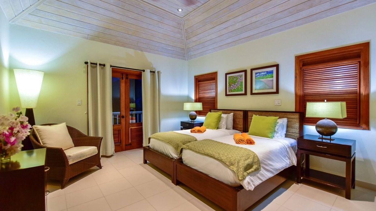 Freetown Villa | Charming 3 Bedroom Townhouse with Pool - On Resort
