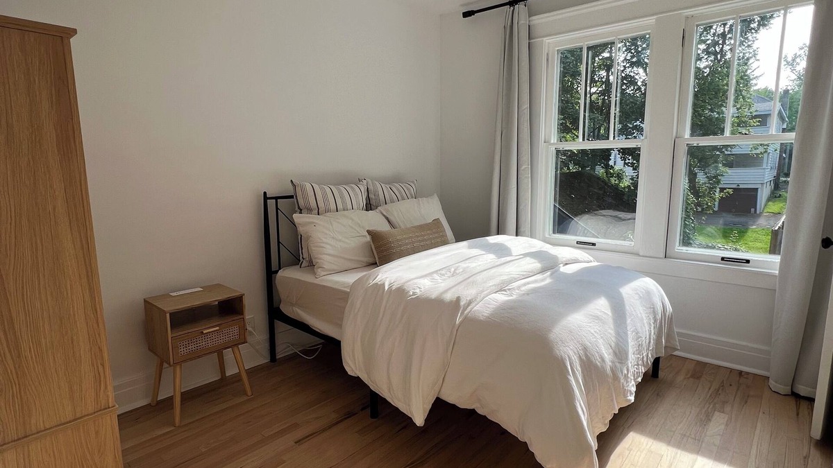 Eastside Apartment | Charming 3 Bedroom Unit near Syracuse University, and Hospitals