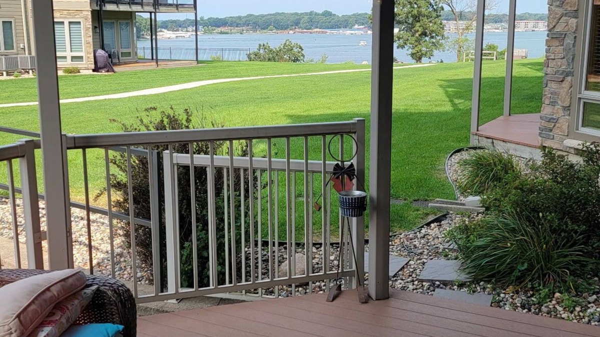 Arnolds Park Condo | Charming 3-bedroom condo in terrific Arnolds Park
