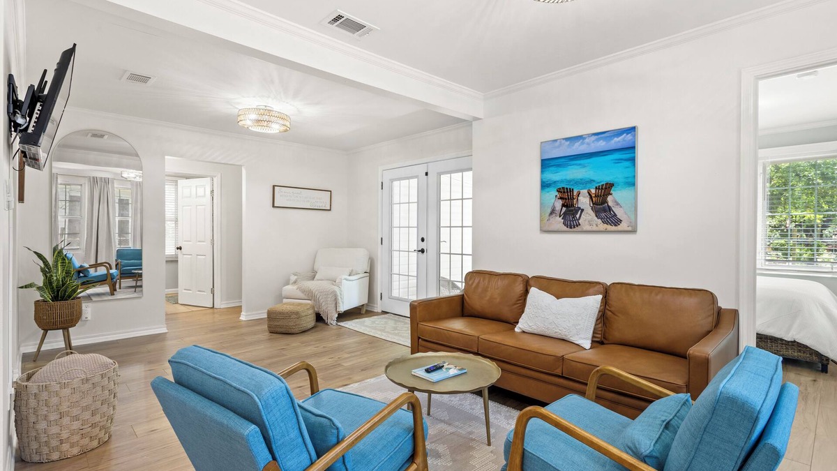 Mississippi City House | Charming 3-bedroom house with AC, WiFi, Fire Pit, Grill, 5 minute walk to beach!