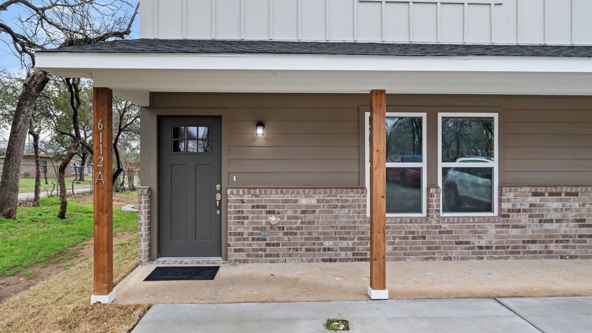 Haltom City House | Charming 3-bedroom house in Haltom City with WiFi and AC.