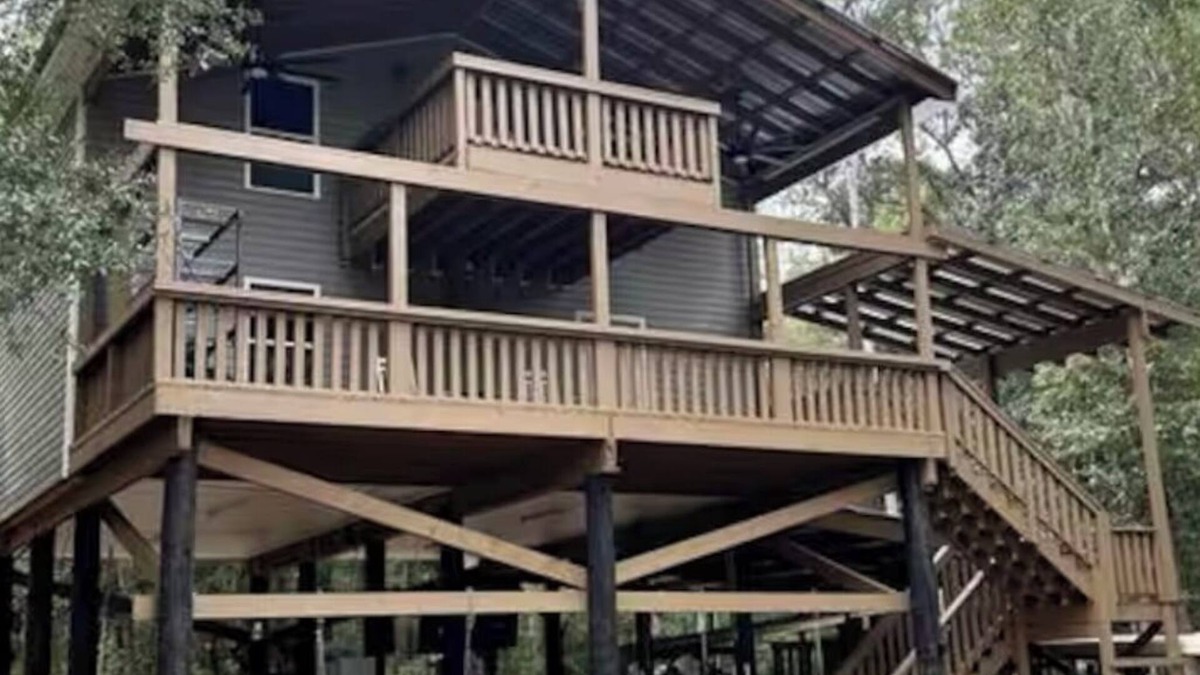 Hawkinsville House | Charming 3-bedroom house on the Ocmulgee River in Hawkinsville, GA with WiFi.