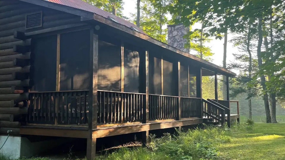 Indian Lake Cabin | Charming 3-bedroom cabin with AC and WiFi in serene Indian Lake