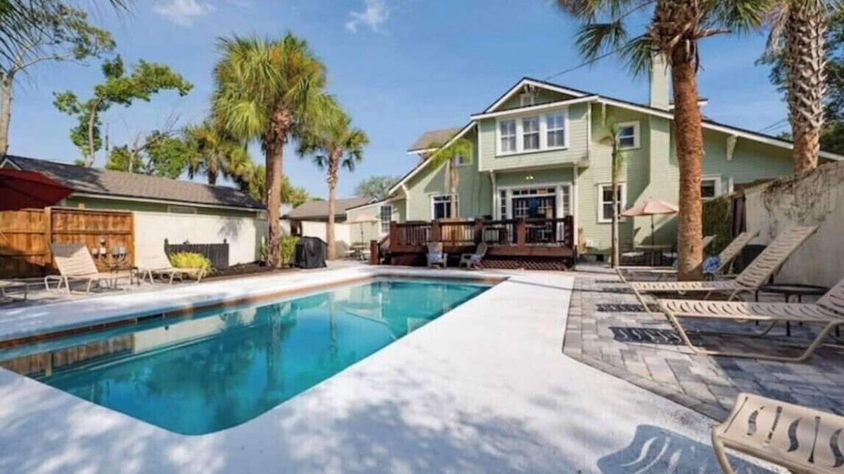 Southbank House | Charming 3-bedroom loft unit with WiFi and AC in the Heart of San Marco