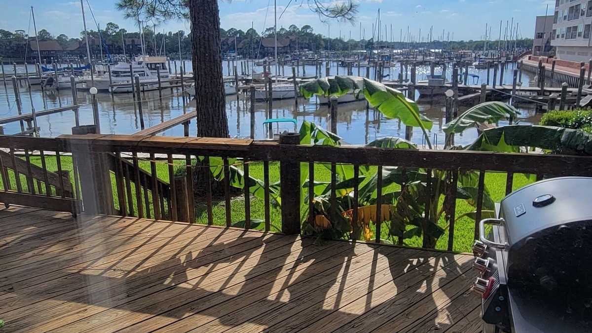 League City House | Charming 3-bedroom waterfront townhome with WiFi and AC in wonderful League City