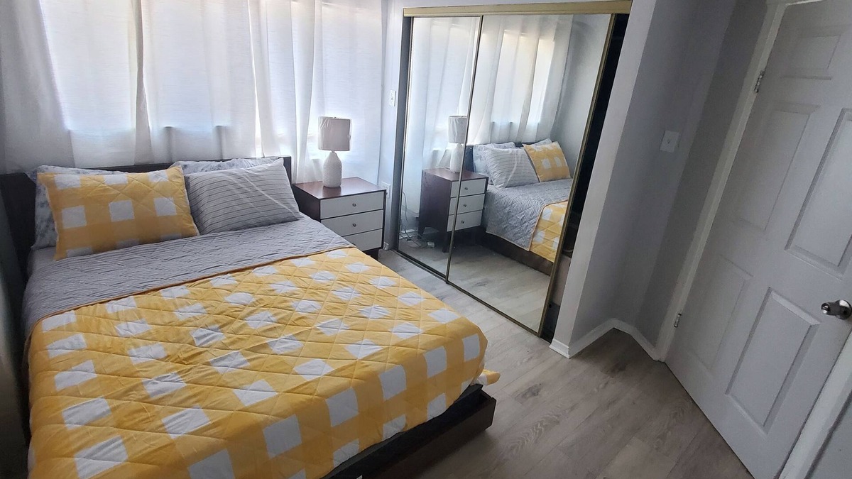 Los Angeles House | Charming 3 bedroom front house.