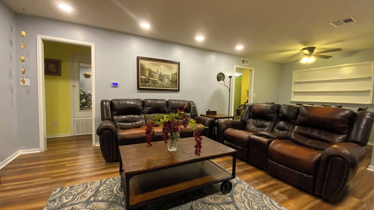Midwest City House | Charming 3-bedroom house in fabulous Midwest City with WiFi, AC