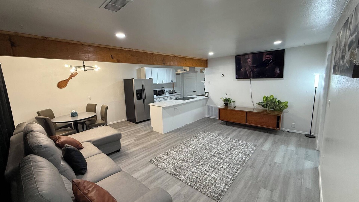 Midwest City House | Charming 3-bedroom with WiFi and AC in Midwest City