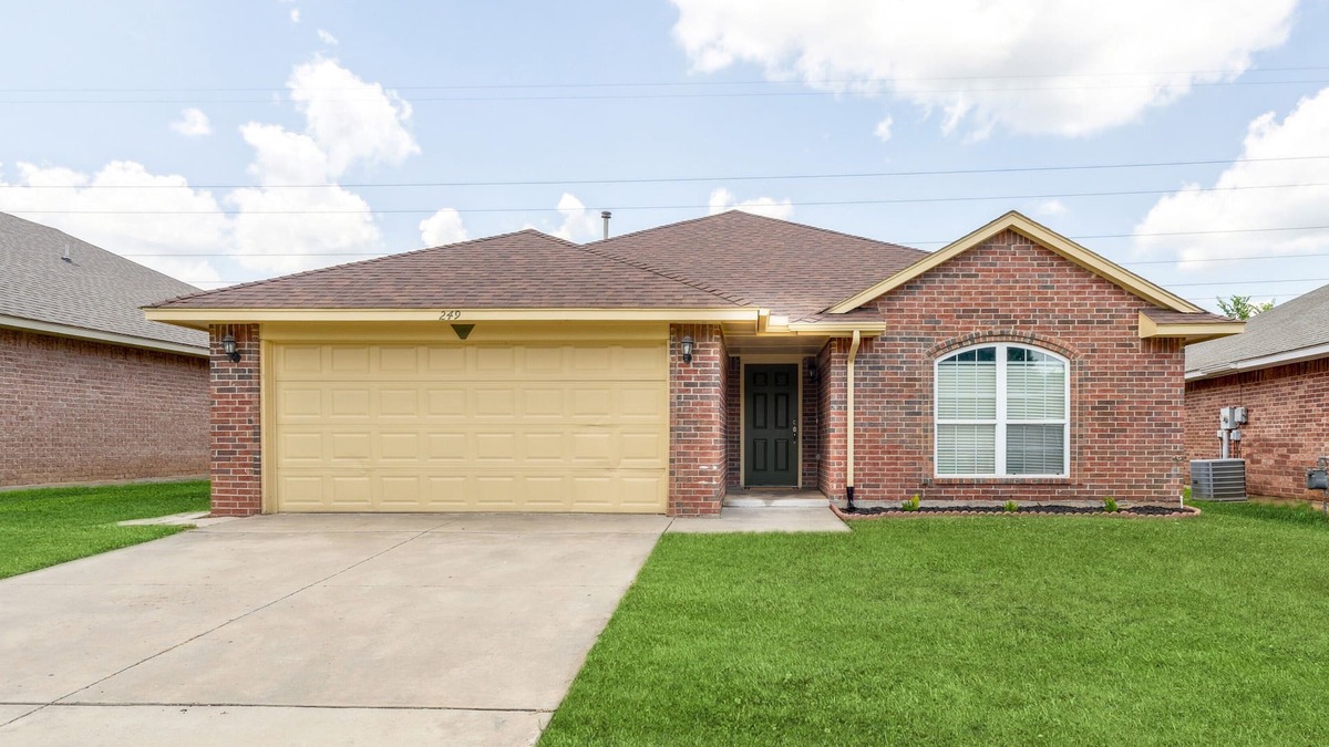 Midwest City House | Charming 3-bedroom house with WiFi and AC in Midwest City