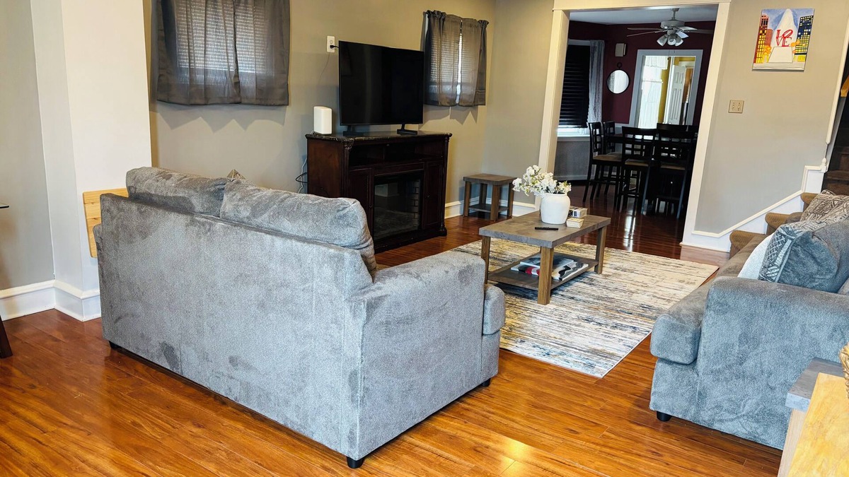 Foxcroft Square House | Charming 3-bedroom house in enjoyable Philadelphia with WiFi