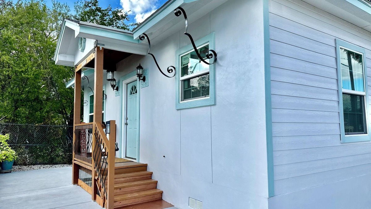 Northwest Los Angeles Heights House | Charming 3-bedroom house with WiFi and AC in wonderful San Antonio