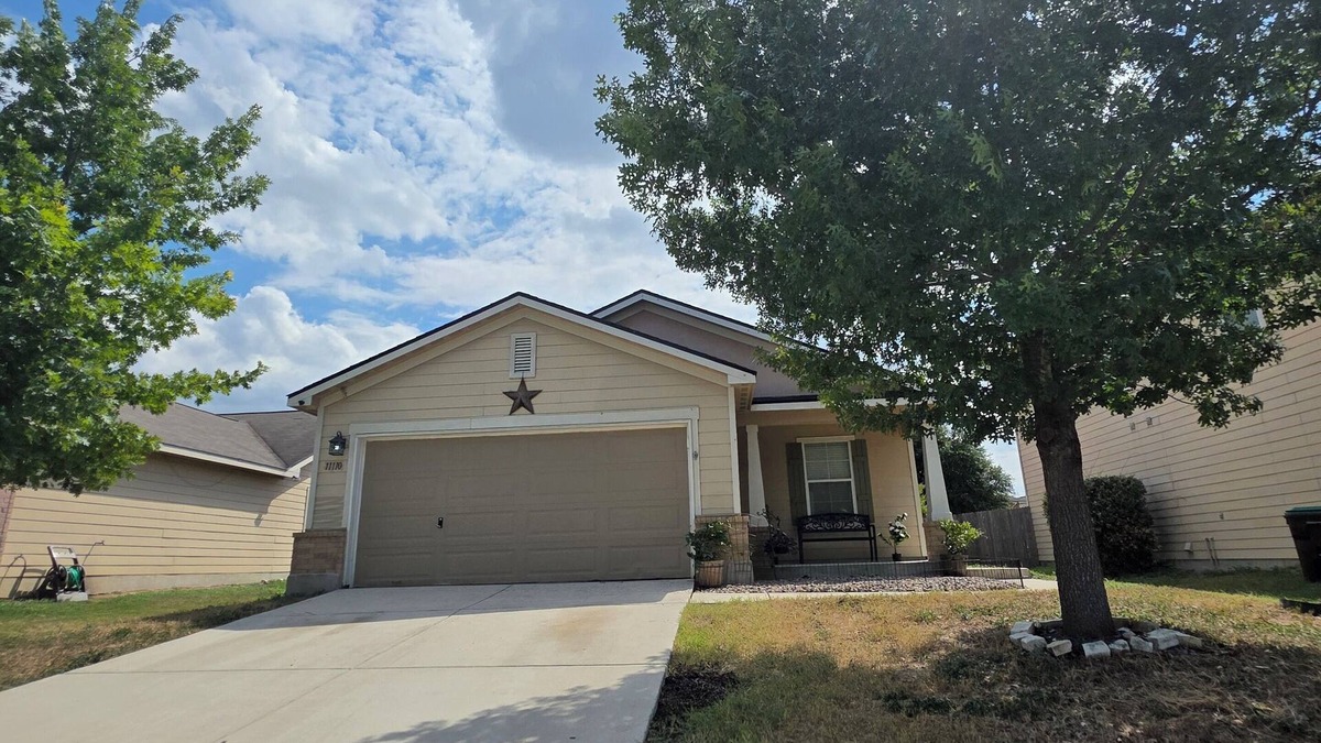 San Antonio House | Charming 3-bedroom house in San Antonio best location for food, fun and shopping