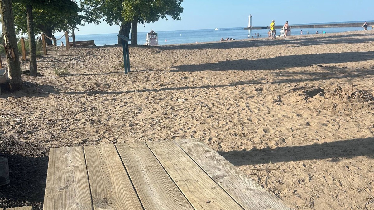 Sodus Point Cottage | Charming 3-bedroom BEACHFRONT cottage with WiFi and AC in enchanting Sodus Point