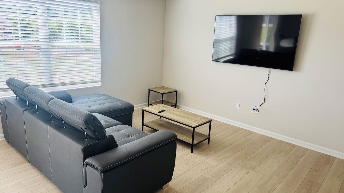 Statesville House | Charming 3-bedroom Home with WiFi, AC in serene Statesville