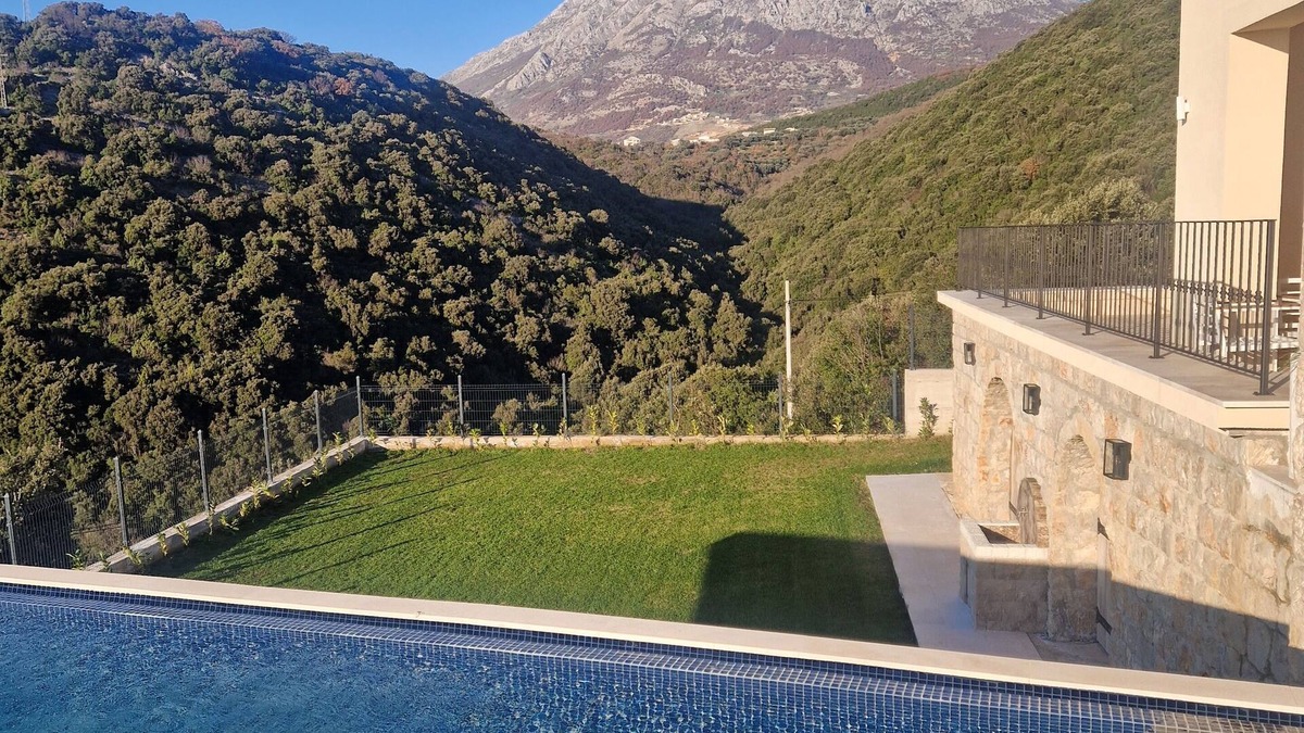 Utjeha Villa | Charming 3-bedroom villa with WiFi and AC in lovely Bar