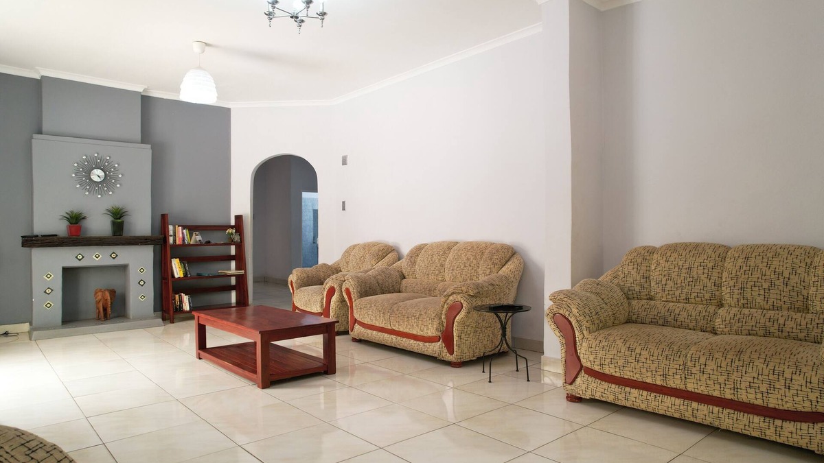 Livingstone Resort | Charming 3-bedroom resort with Garden, swimming pool, WiFi, AC in Livingstone