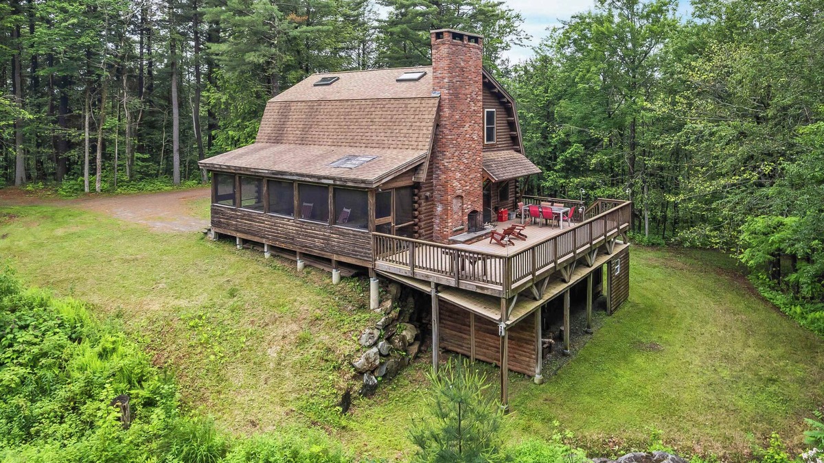 Blandford House | Charming 3-BR Berkshires Timber Cottage